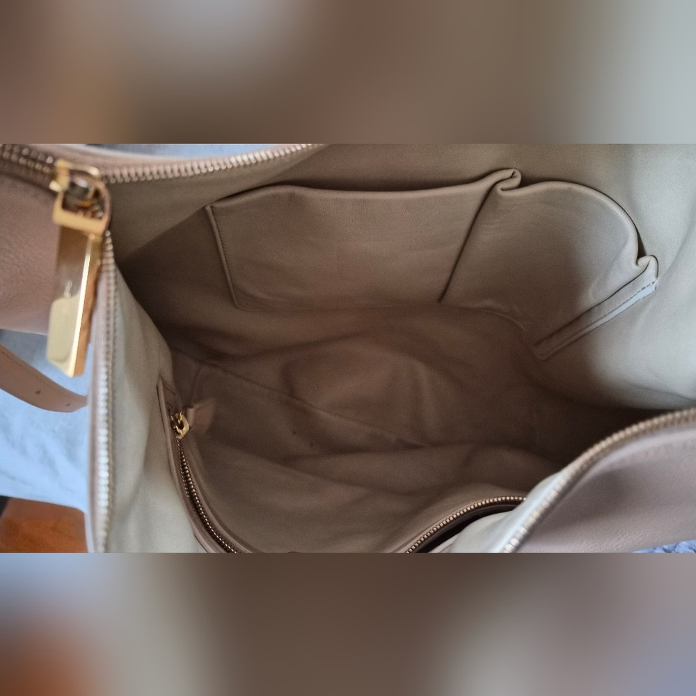 The ROW rare N/S Izzy in Lambskin Lux Neutral - Picture 8 of 8